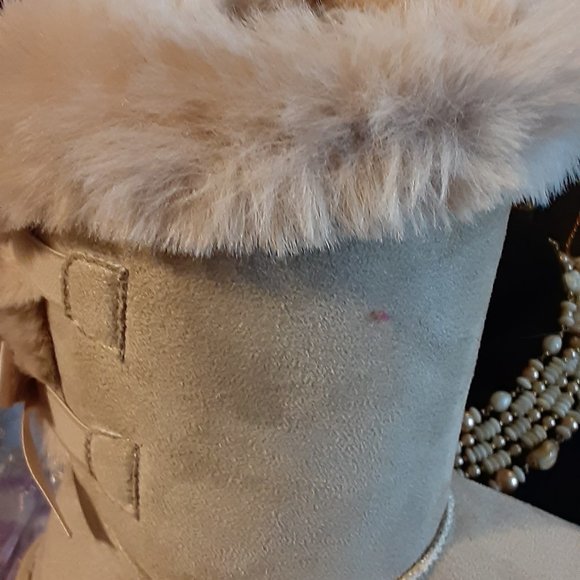 CHARLIE PAIGE CUTE BOOTS FAUX FUR - Picture 2 of 4